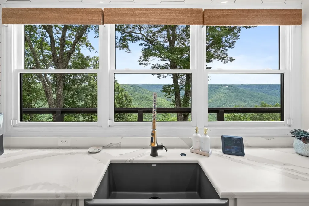2245 Ravens Den Road Sewanee TN 37375