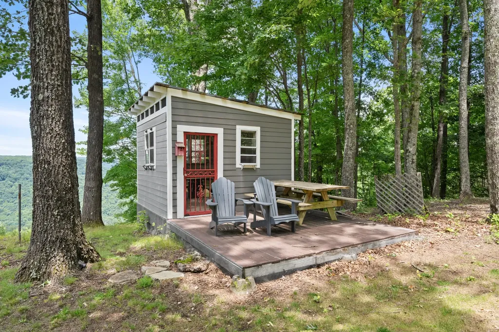 2245 Ravens Den Road Sewanee TN 37375