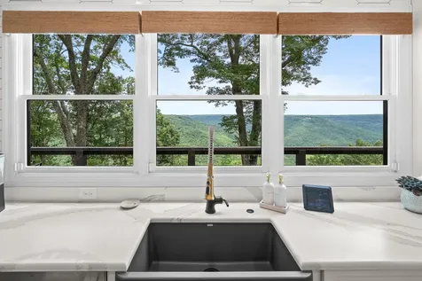 2245 Ravens Den Road Sewanee TN 37375