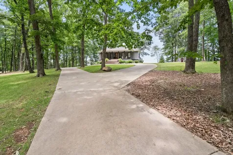 2245 Ravens Den Road Sewanee TN 37375