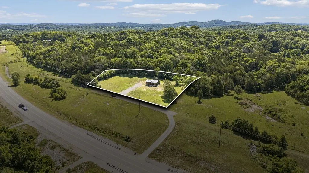8465 Hartsville Pike Lebanon TN 37087