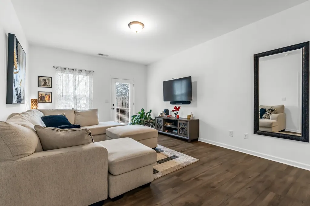 942 Millstream Dr, N Nashville TN 37218