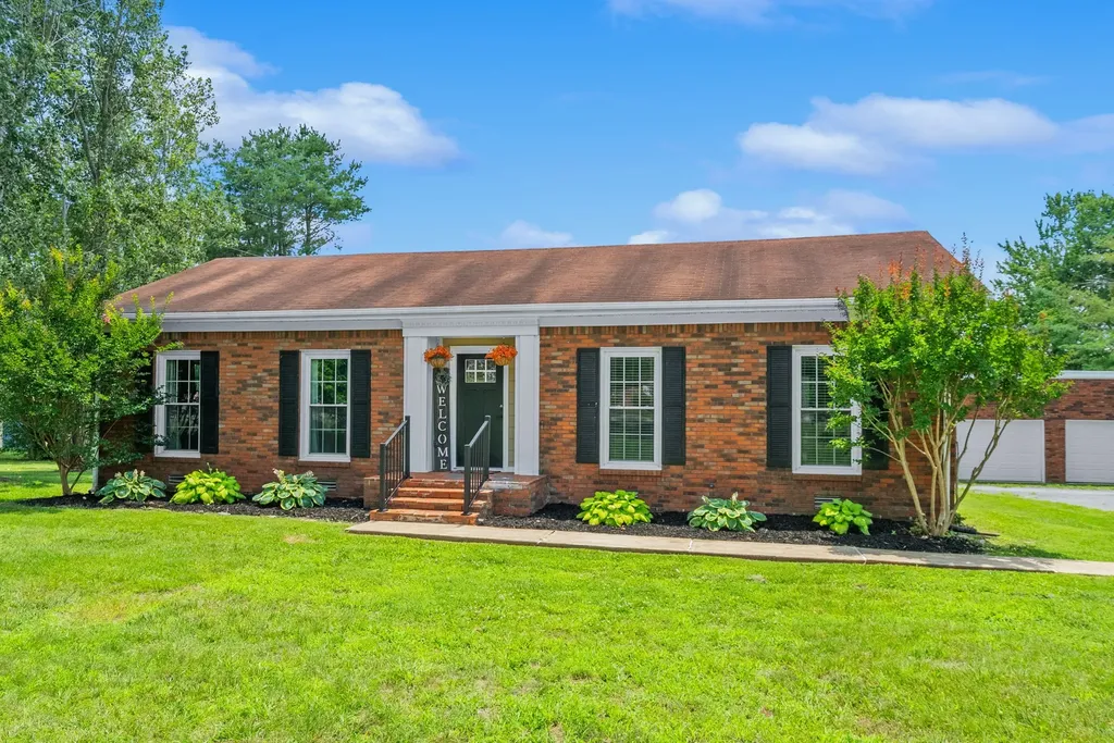 605 N Russell Street Portland TN 37148