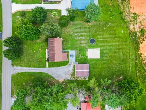 605 N Russell Street Portland TN 37148