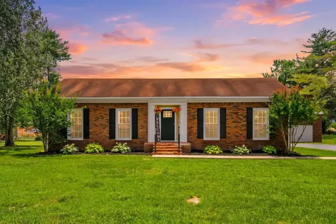 605 N Russell Street Portland TN 37148