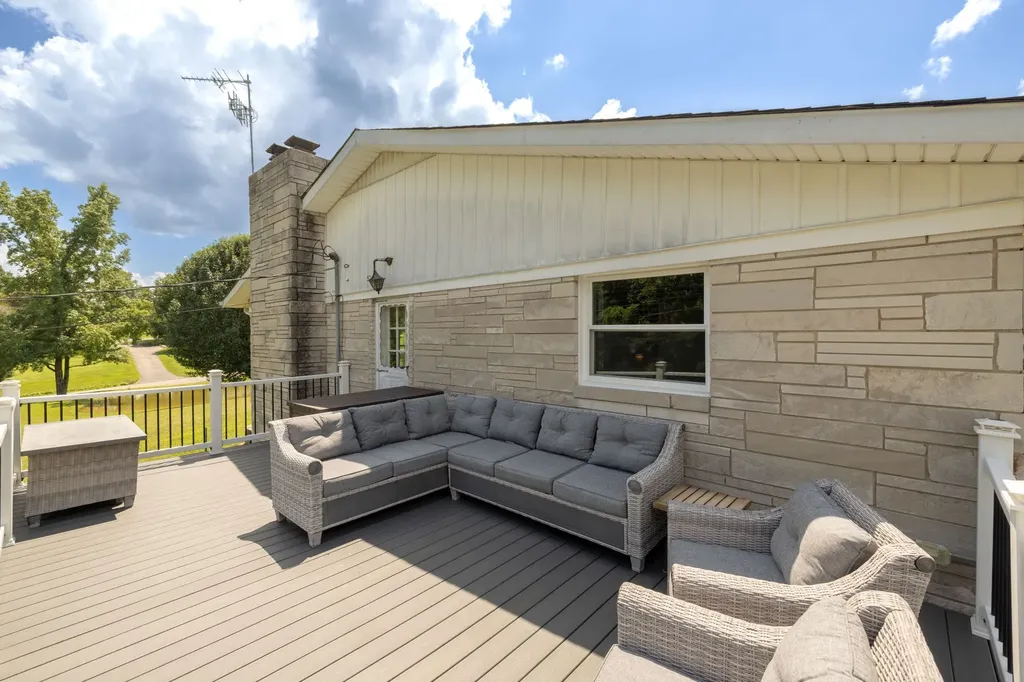 34 Dunn Road Leoma TN 38468