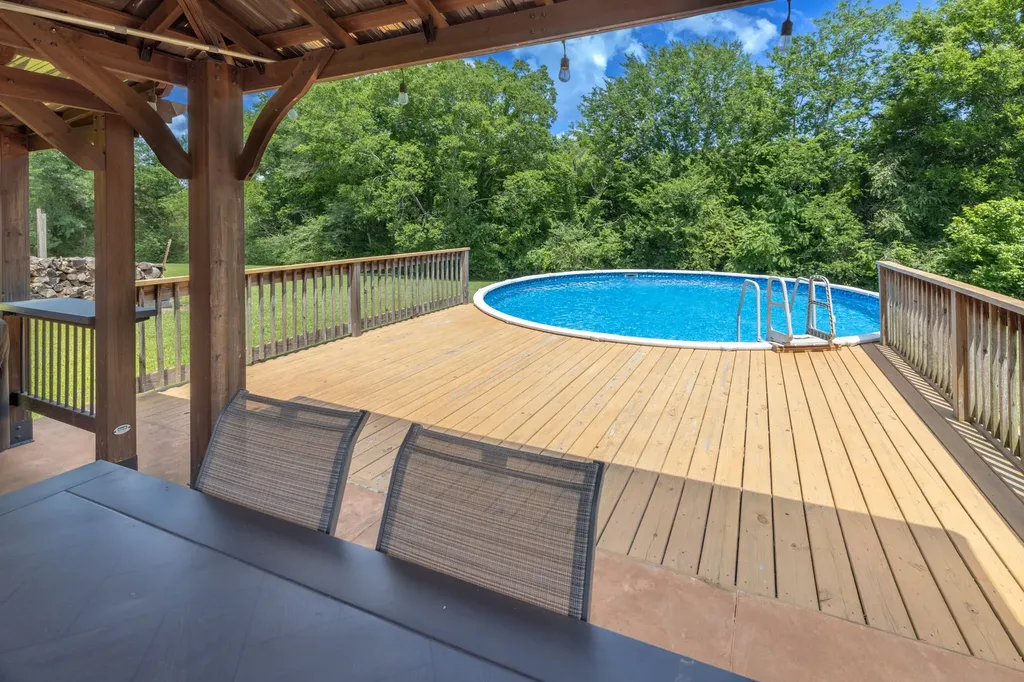 34 Dunn Road Leoma TN 38468