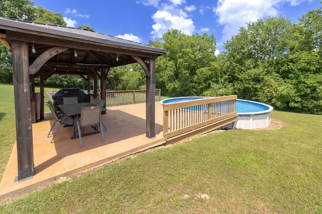 34 Dunn Road Leoma TN 38468
