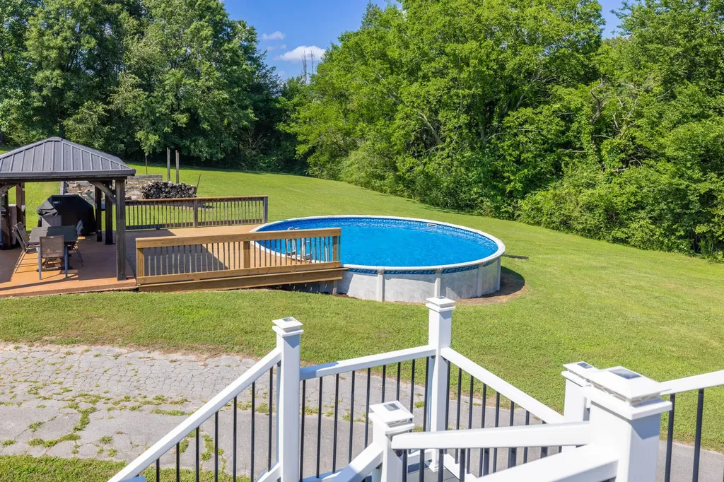 34 Dunn Road Leoma TN 38468