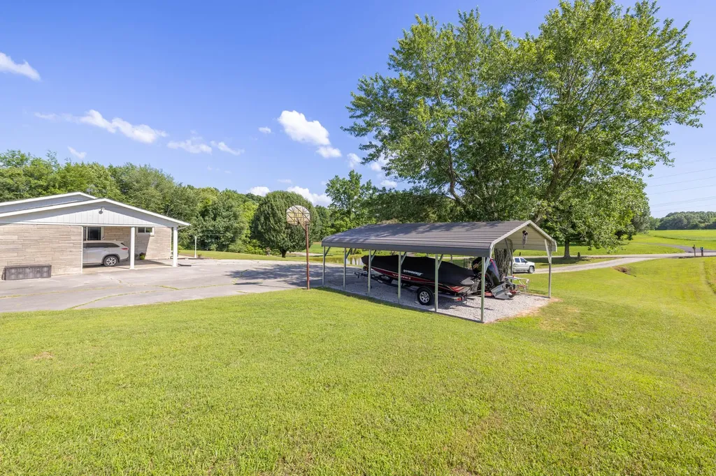 34 Dunn Road Leoma TN 38468
