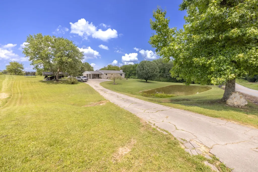 34 Dunn Road Leoma TN 38468
