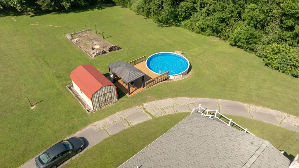 34 Dunn Road Leoma TN 38468