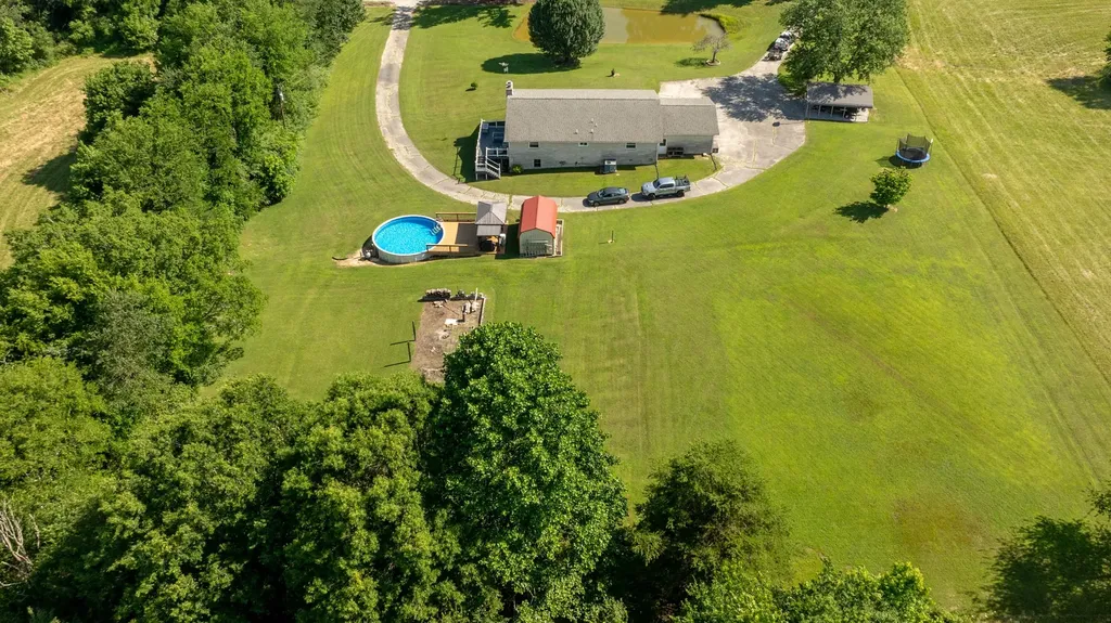 34 Dunn Road Leoma TN 38468