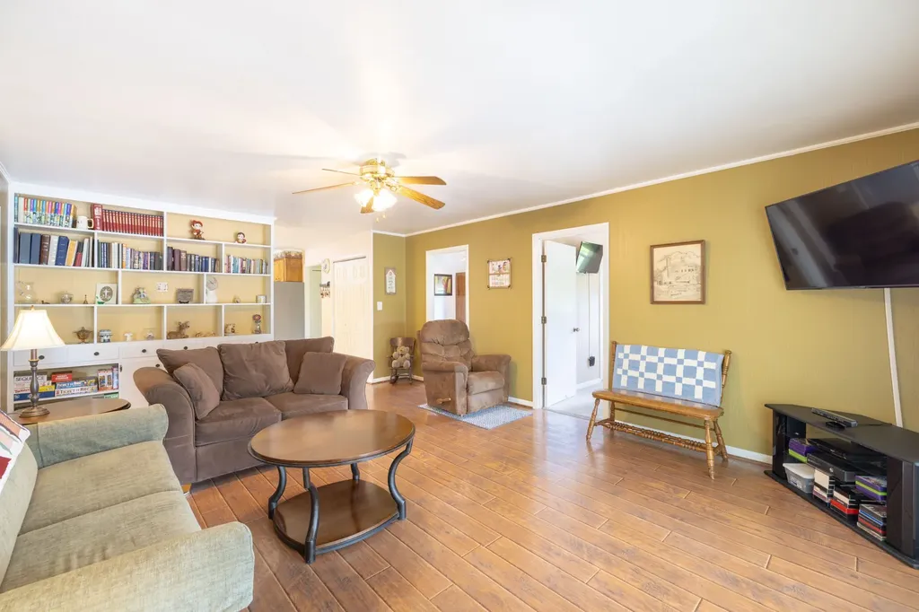 34 Dunn Road Leoma TN 38468