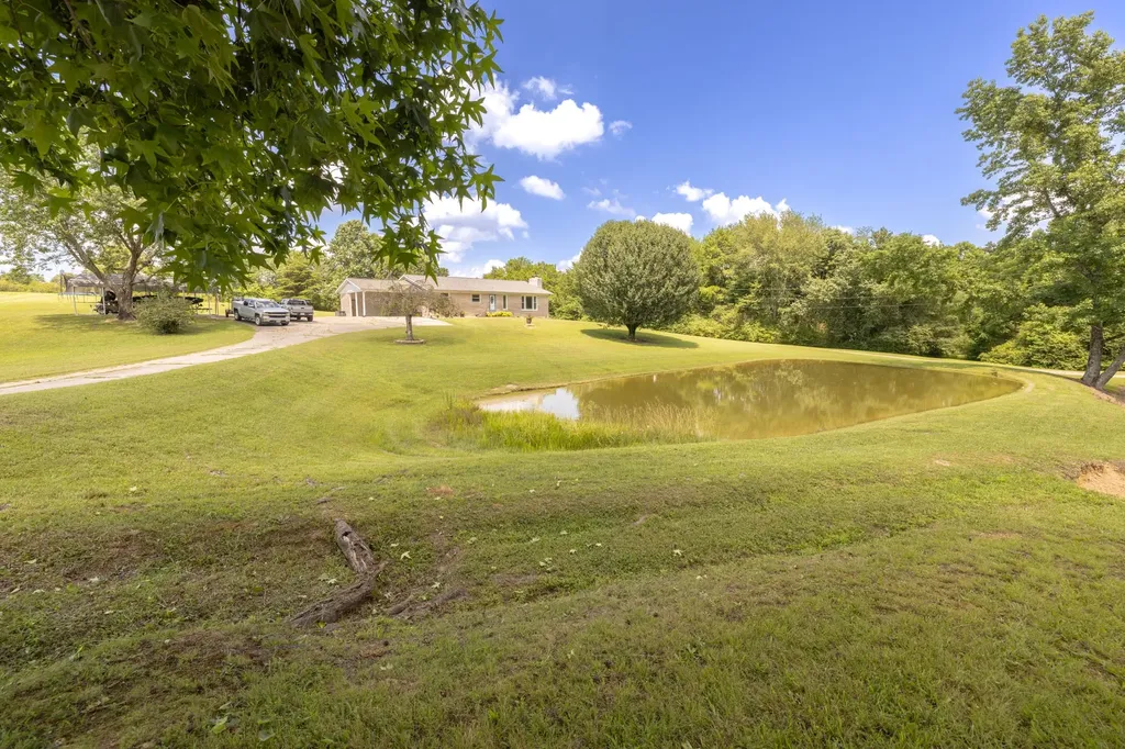 34 Dunn Road Leoma TN 38468