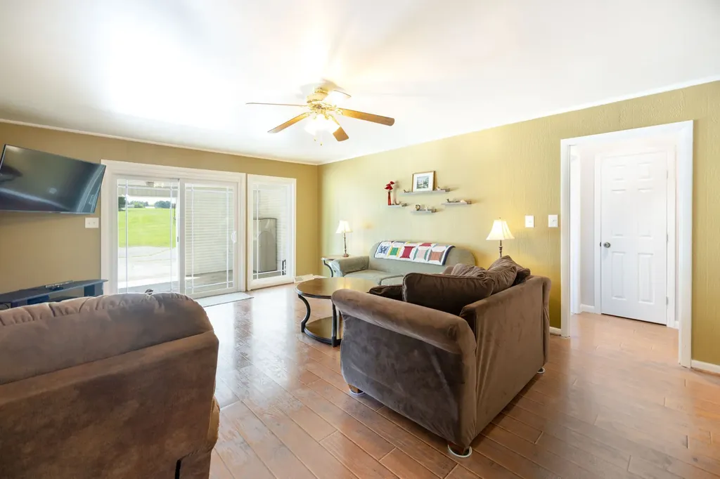 34 Dunn Road Leoma TN 38468