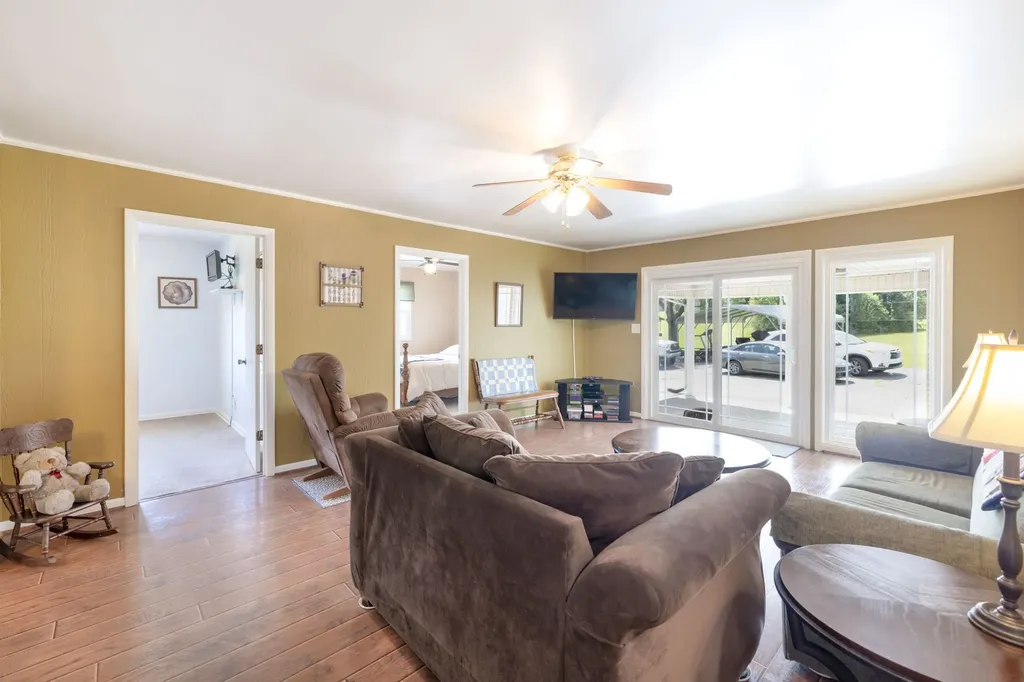 34 Dunn Road Leoma TN 38468