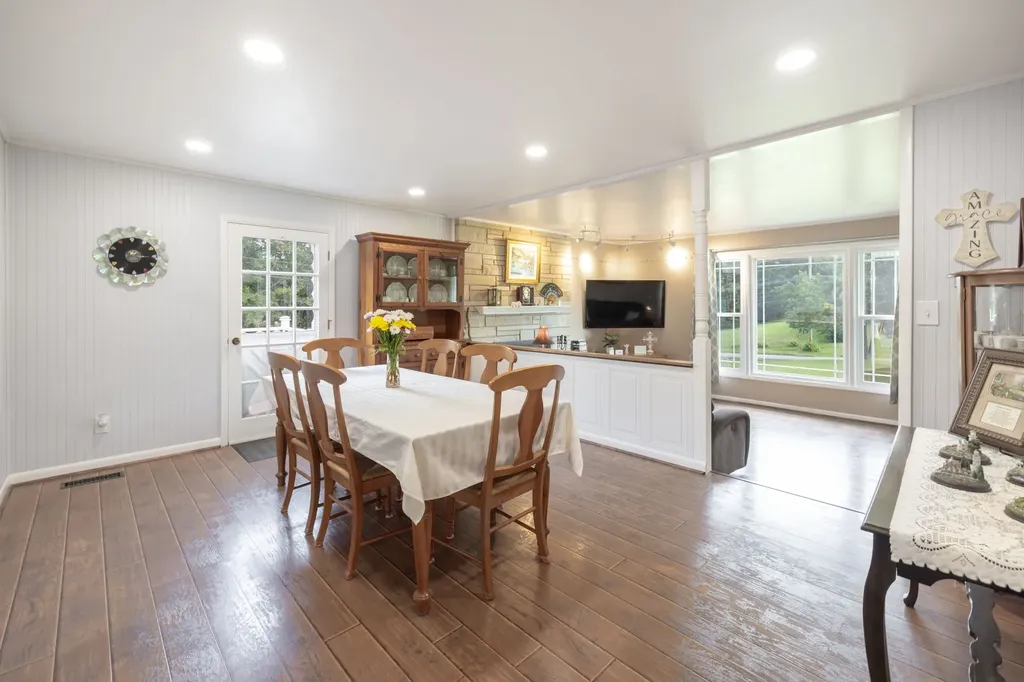 34 Dunn Road Leoma TN 38468