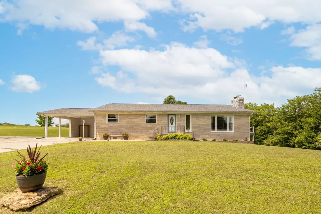 34 Dunn Road Leoma TN 38468