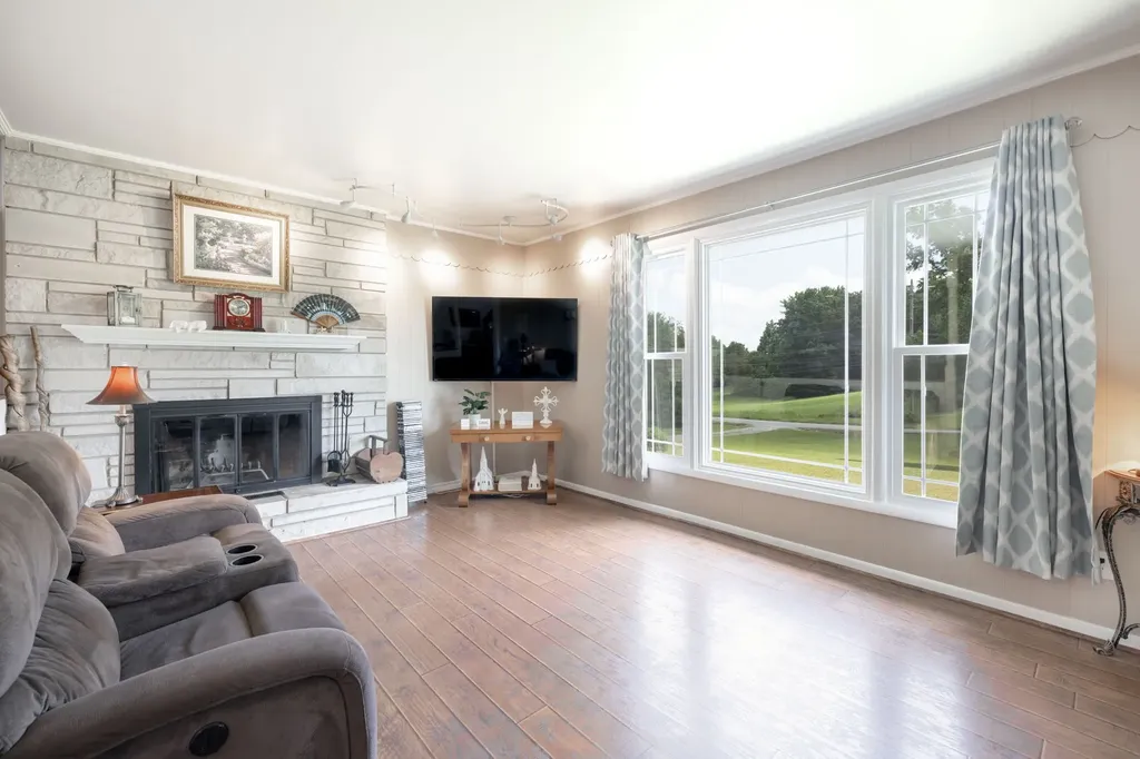 34 Dunn Road Leoma TN 38468