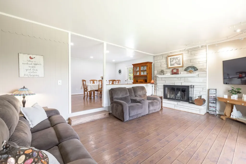 34 Dunn Road Leoma TN 38468
