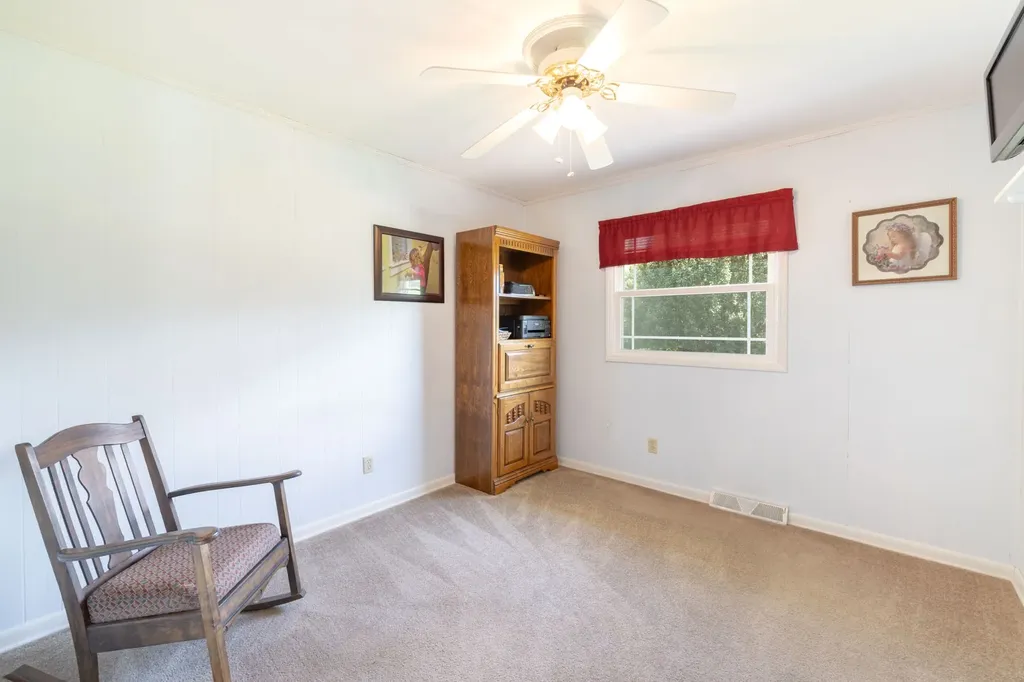 34 Dunn Road Leoma TN 38468