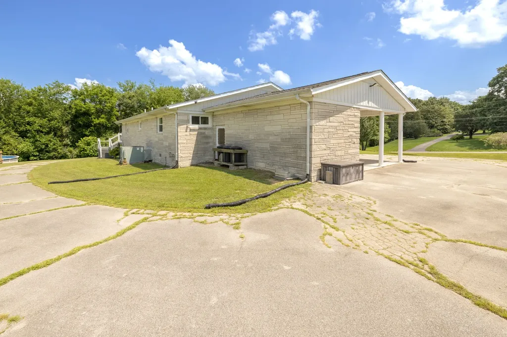 34 Dunn Road Leoma TN 38468