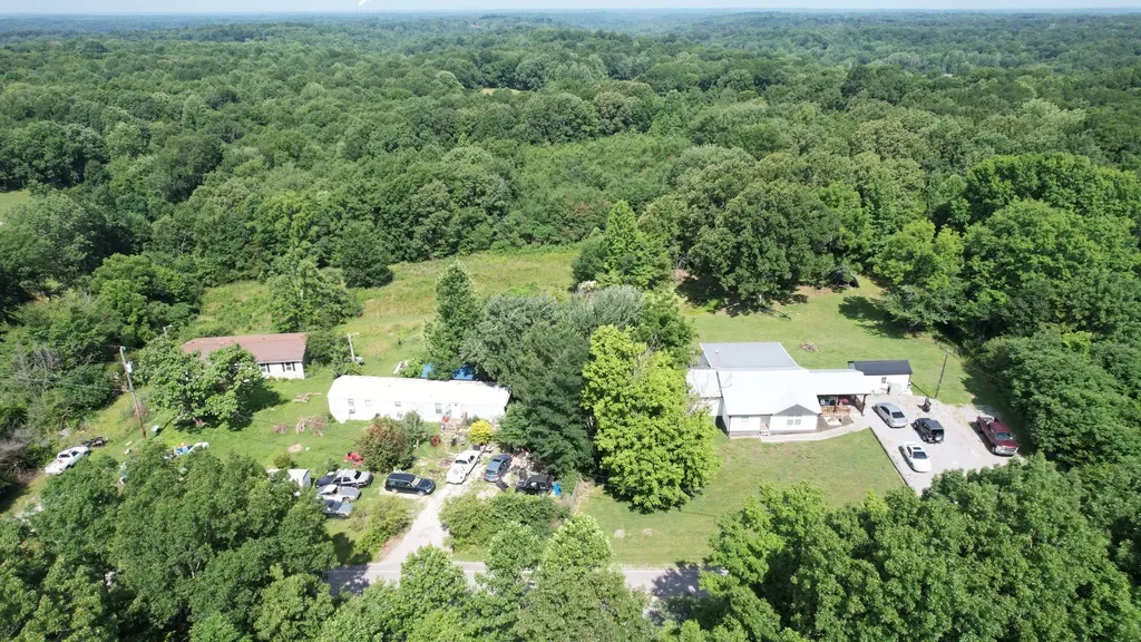 4368 Old Metal Road Palmyra TN 37142