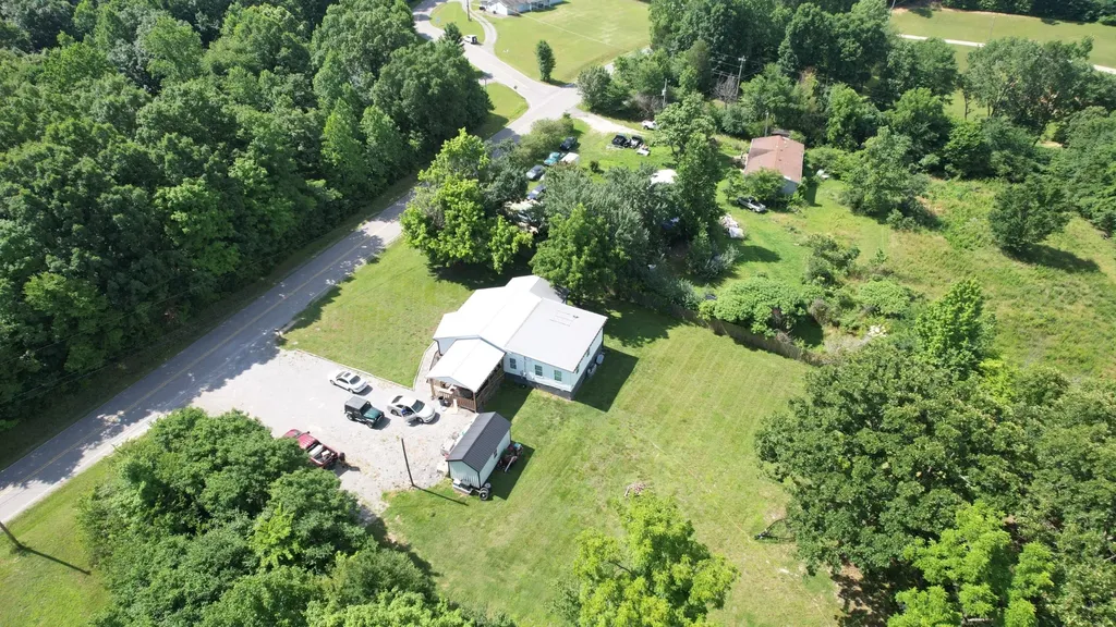 4368 Old Metal Road Palmyra TN 37142