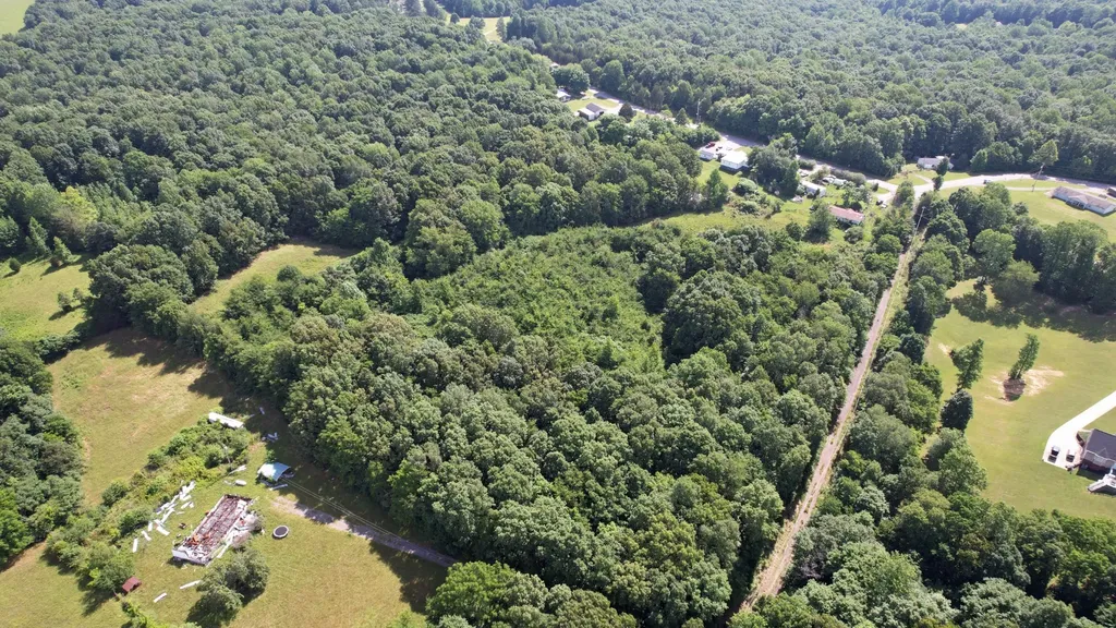 4368 Old Metal Road Palmyra TN 37142