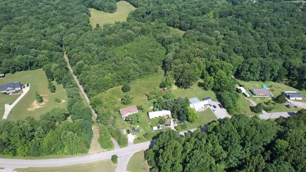 4370 Old Metal Road Palmyra TN 37142