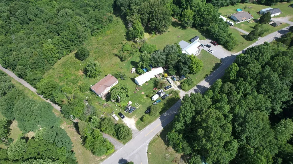 4370 Old Metal Road Palmyra TN 37142