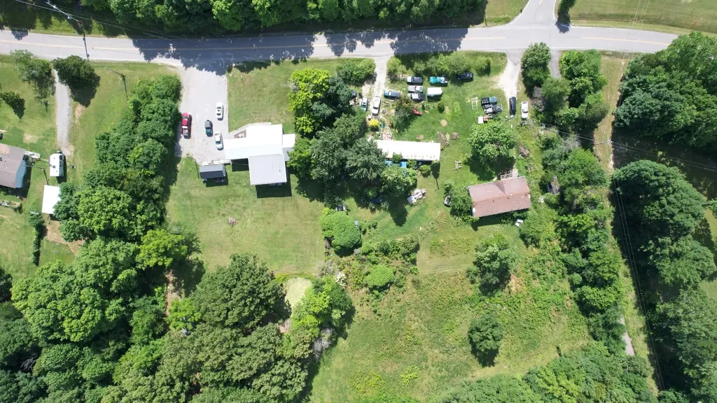 4370 Old Metal Road Palmyra TN 37142