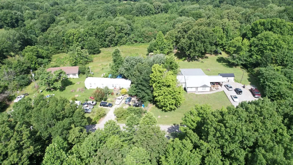 4370 Old Metal Road Palmyra TN 37142