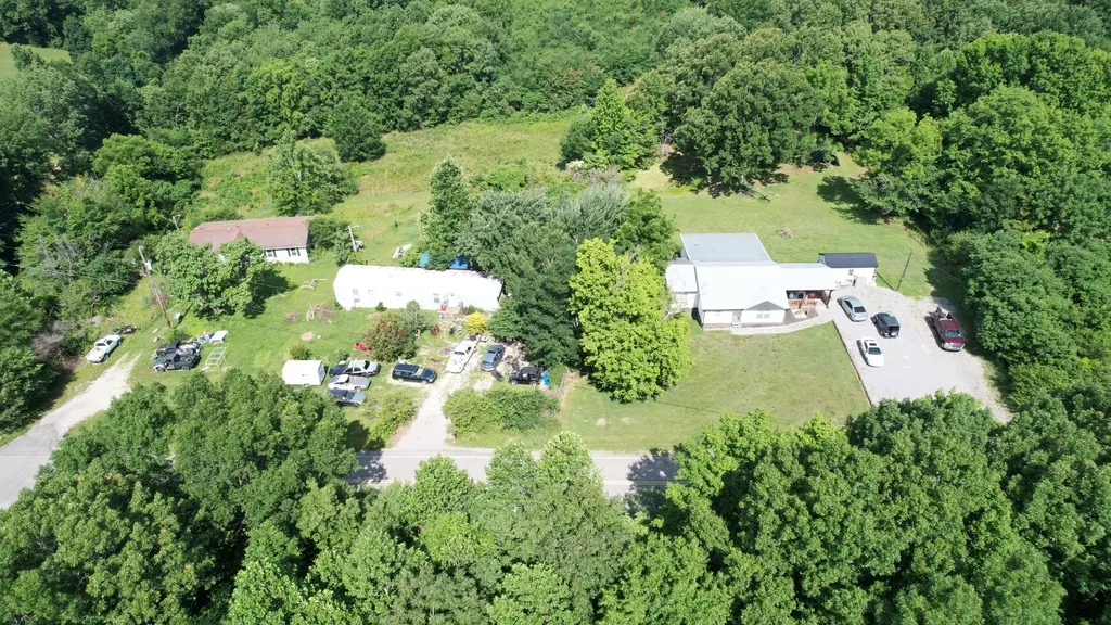 4370 Old Metal Road Palmyra TN 37142