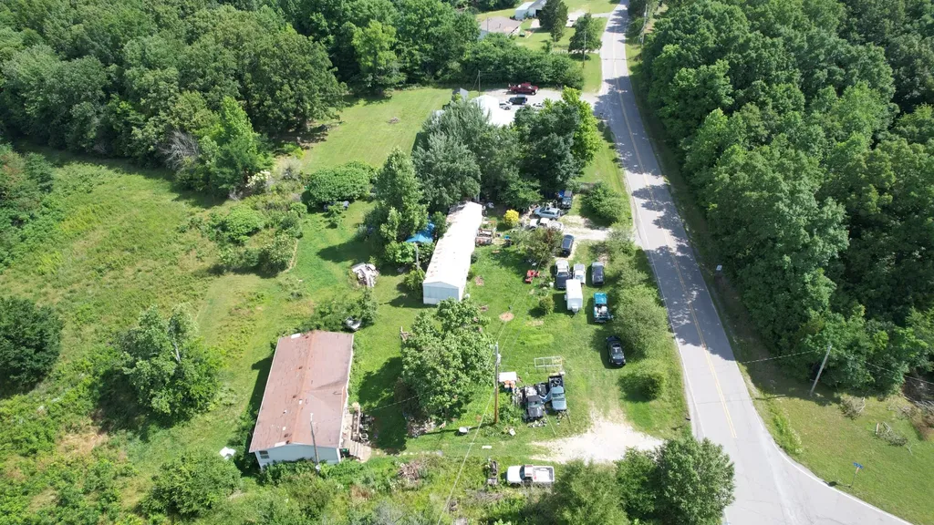 4370 Old Metal Road Palmyra TN 37142