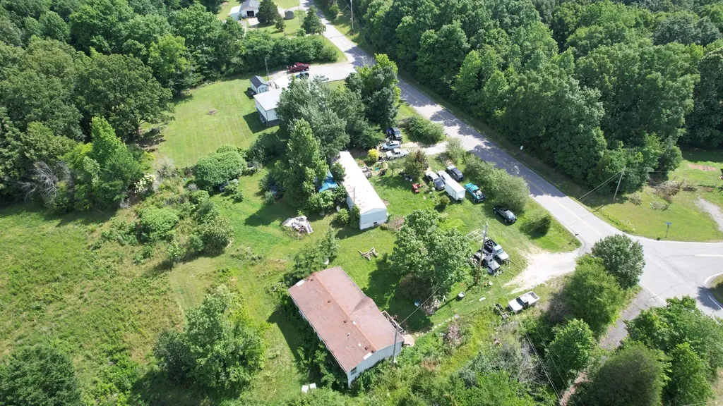 4370 Old Metal Road Palmyra TN 37142