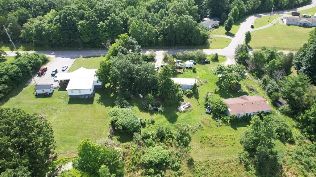 4370 Old Metal Road Palmyra TN 37142