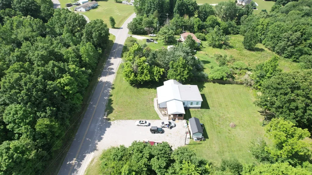 4370 Old Metal Road Palmyra TN 37142
