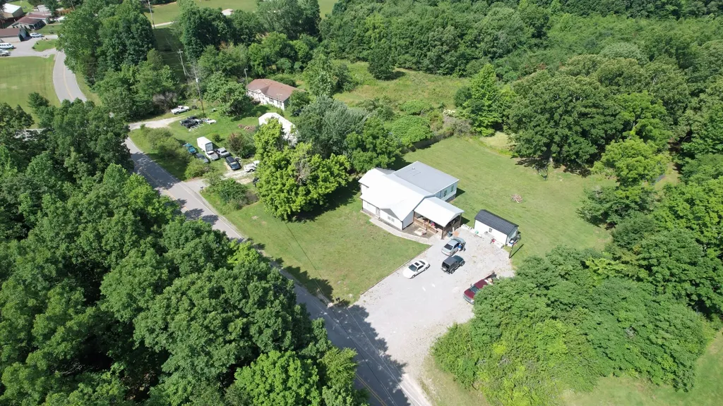 4370 Old Metal Road Palmyra TN 37142