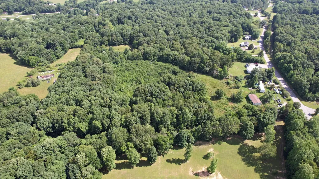 4370 Old Metal Road Palmyra TN 37142