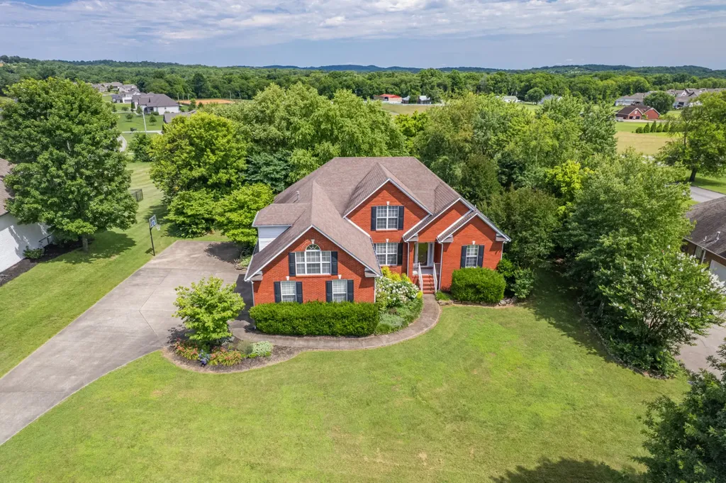 3004 Viewpointe Way Columbia TN 38401
