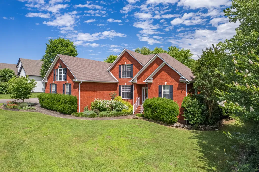 3004 Viewpointe Way Columbia TN 38401