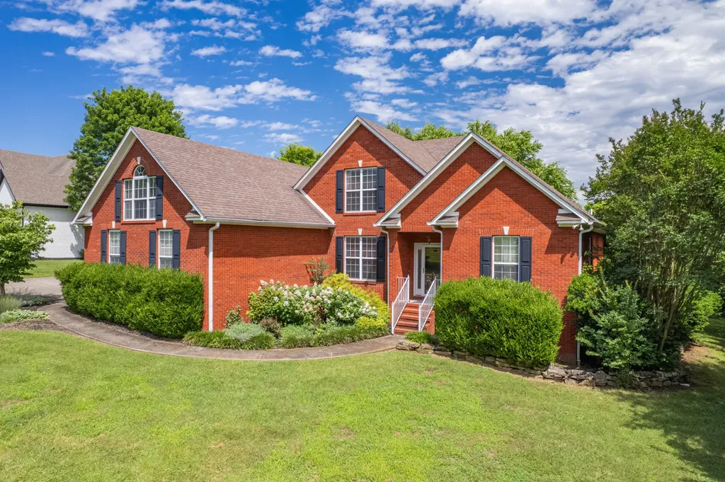 3004 Viewpointe Way Columbia TN 38401
