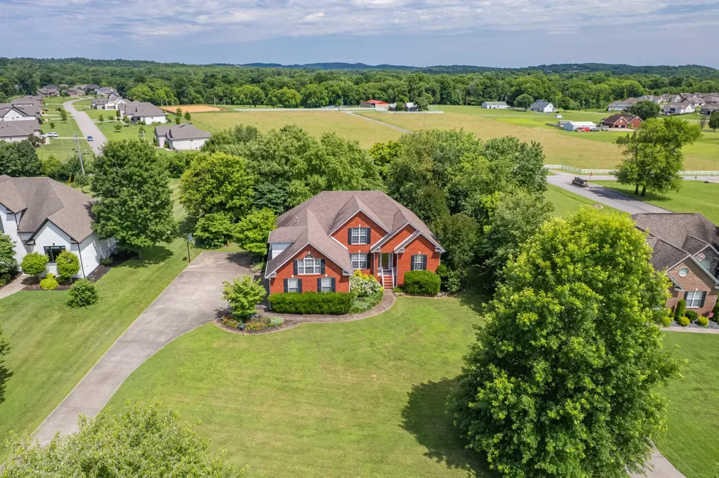 3004 Viewpointe Way Columbia TN 38401