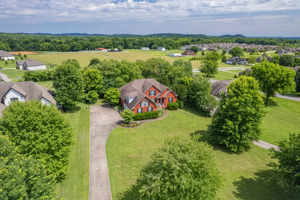 3004 Viewpointe Way Columbia TN 38401