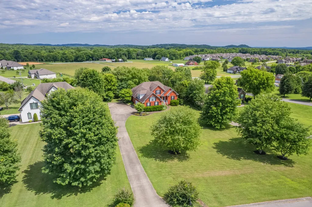 3004 Viewpointe Way Columbia TN 38401