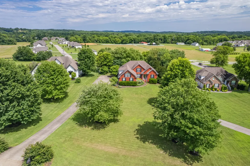 3004 Viewpointe Way Columbia TN 38401