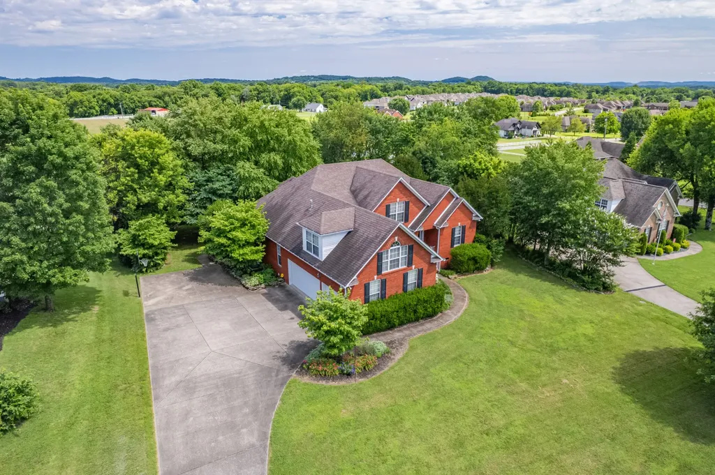 3004 Viewpointe Way Columbia TN 38401