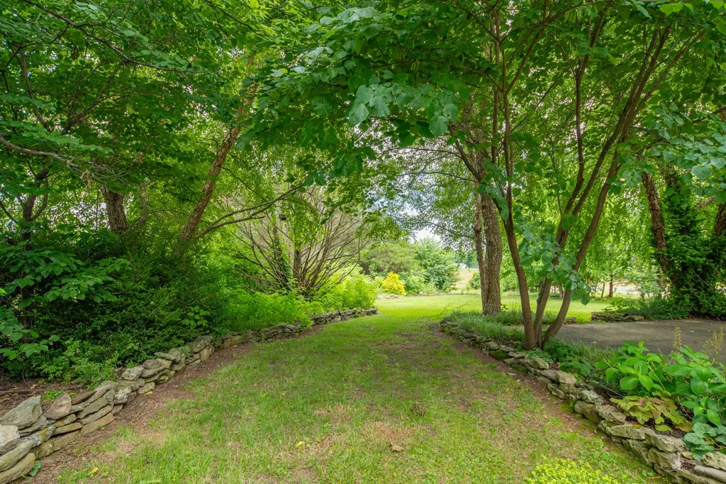 3004 Viewpointe Way Columbia TN 38401